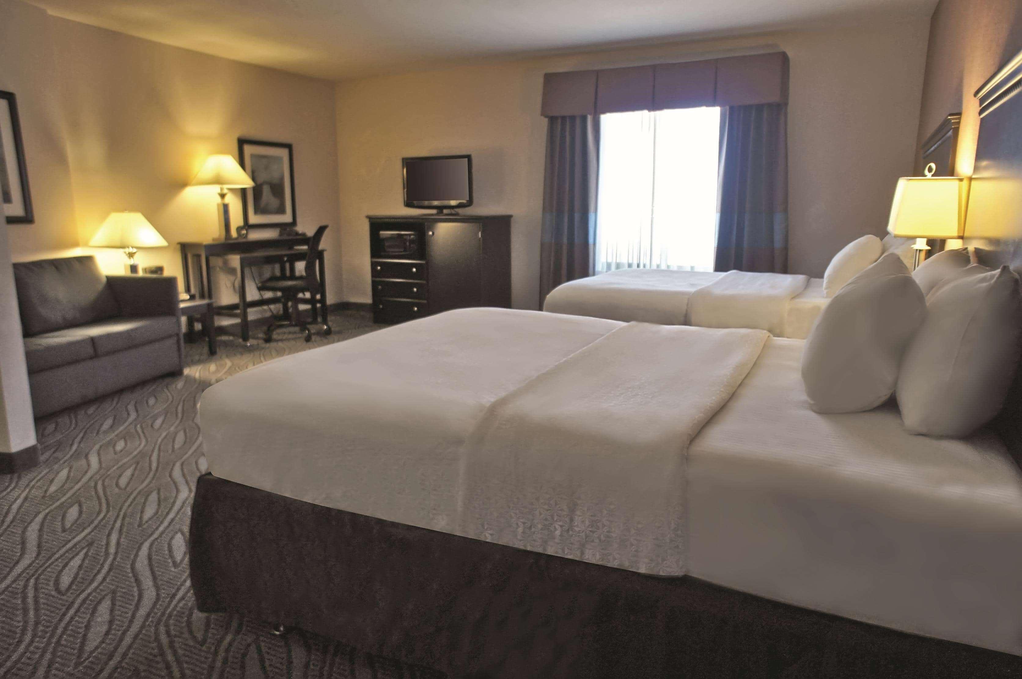 La Quinta By Wyndham Edmond Hotel Exterior foto