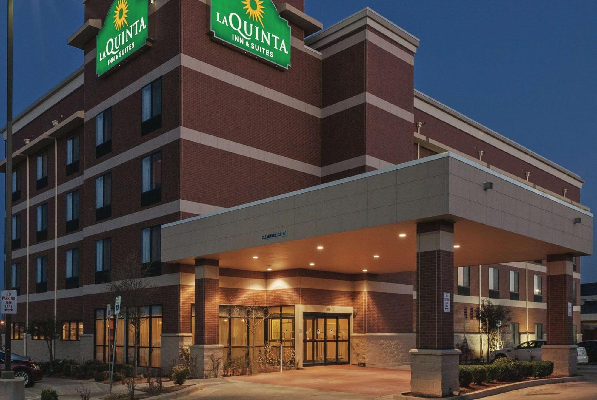 La Quinta By Wyndham Edmond Hotel Exterior foto